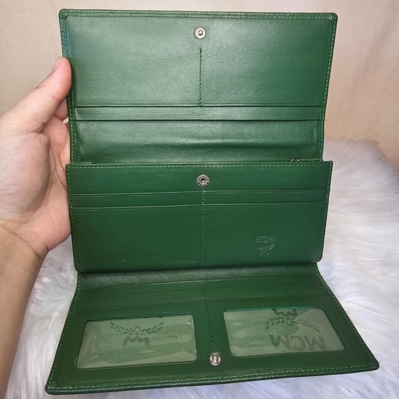 🔹️MCM 🔹️LONG green wallet ✨️💚 - Picture 3 of 9